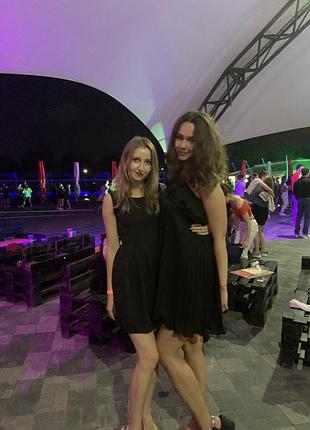 Чорна коктейльна сукня 4