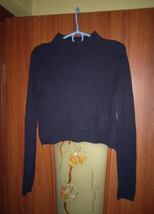 Брендовый укороченный свитерик в рубчик