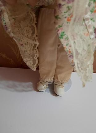 Фарфоровая кукла из англии