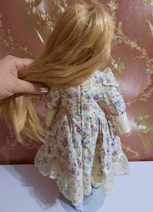 Фарфоровая кукла из англии