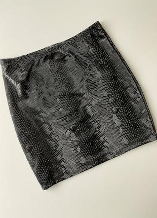 Стильная мини-юбка в змеиный принт shein6 фото