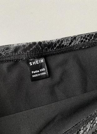 Стильная мини-юбка в змеиный принт shein2 фото
