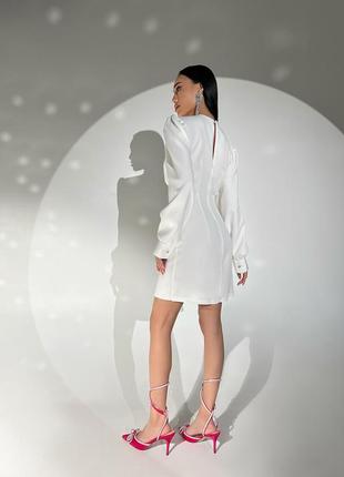 Стильное и элегантное платье белого цвета2 фото
