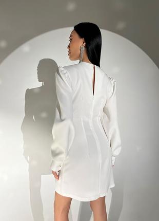Стильное и элегантное платье белого цвета4 фото