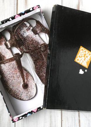 Фирменные яркие резиновые сандалии. одна пара.