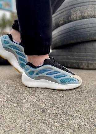 Мужские кроссовки adidas yeezy boost 700 v3 kyanite 2 / smb1 фото