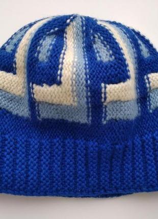 Яркая, теплая шапочка