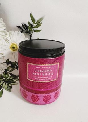 Свічка strawberry maple waffles від bath and body works