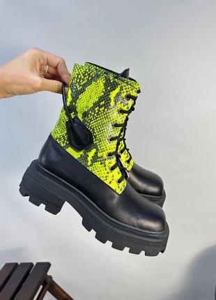 Грубі чоботи з ексклюзивної шкіри з тисненям під рептилію, флотар, арабат