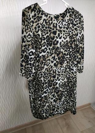 Платье свободного кроя в леопардовый принт3 фото