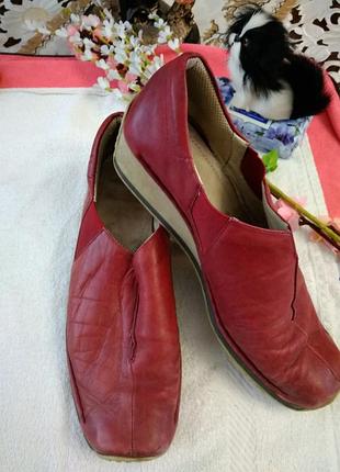 Туфлі шкіряні.