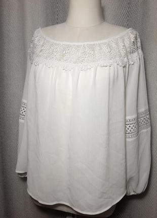 Женская белоснежная шифоновая блуза, блузка с кружевом, открытые плечи.7 фото