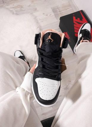 Женские кроссовки nike air jordan retro 1 lowженские кроссовки найк аир джордан4 фото