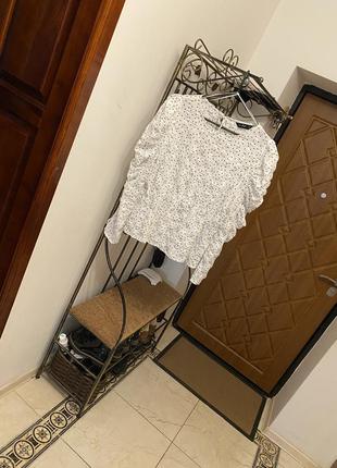 Красива блуза в горошок