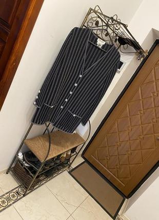 Нереально крутий костюм в полоску escada