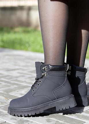 Женские ботинки