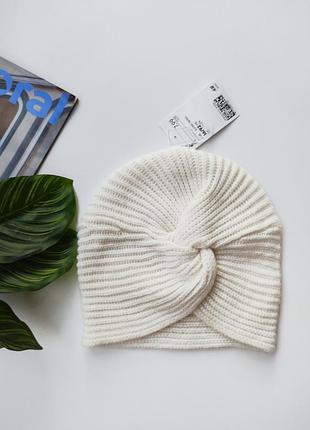 Шапка фірми h&m.