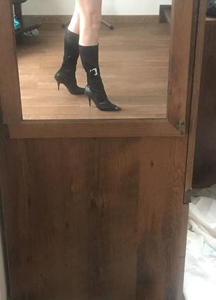 Чорні итальянкиеибархатные чобітки камнами і пряжкою