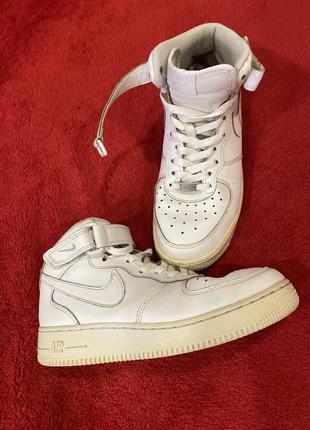 Кроссовки Nike will also drop the Desert Berry pair of the Blazer Mid 77 Vintage Suede