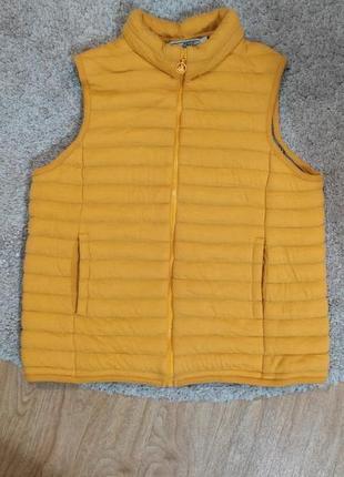Тепла жилетка яскрава