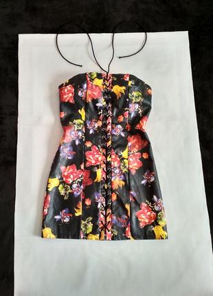 Pu кожаное платье бандо в цветочный принт со шнуровкой фирмы  i saw it first