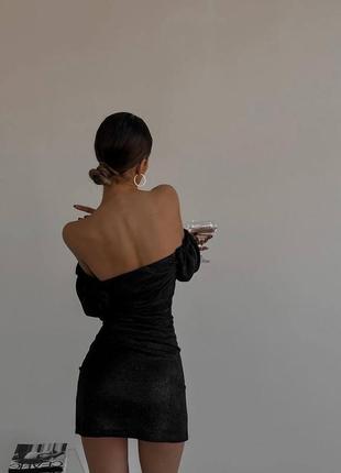 Короткое бархатное платье собрана рукава фонарики открытые плечи облегающее платье4 фото