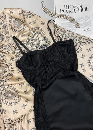 Чорна вечірня сукня міні з мереживом3 фото