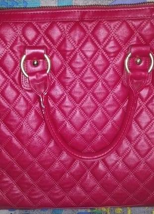 Червона сумка для нетбука