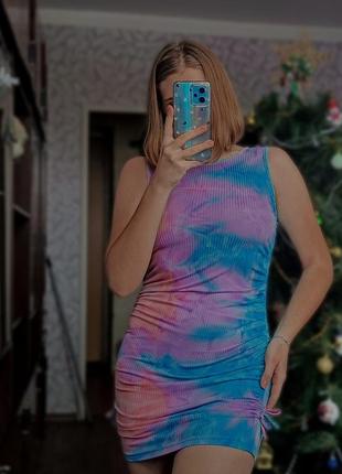Платье на затяжках в рубчик