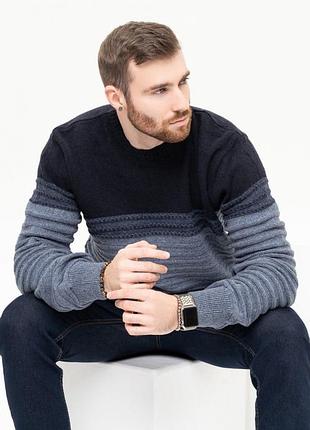 Темно-синий шерстяной свитер с объемными полосками