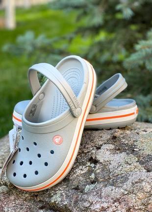 Кроксы серые сабо crocs crocband / light grey / bright coral