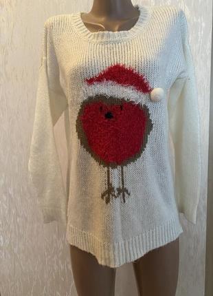 Гарний светр із новорічним принтом з