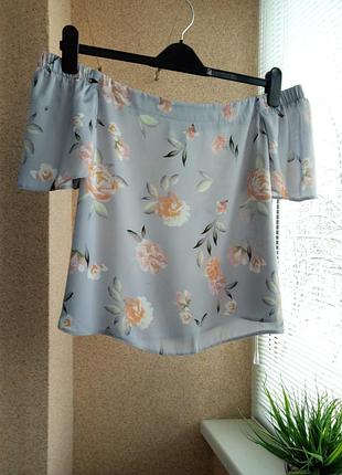 Супер красива стильна блуза на плечі в квітковий принт