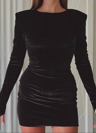 Бархатное чёрное мини платье с рукавами и прорезами для пальцев🔥