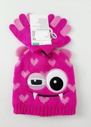 Яскрава шапочка та перчатки