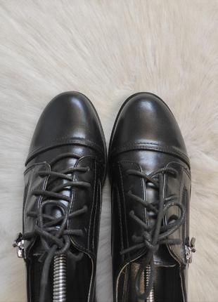 Черные кожаные туфли на низком каблуке шнуровкой молнией броги классика6 фото