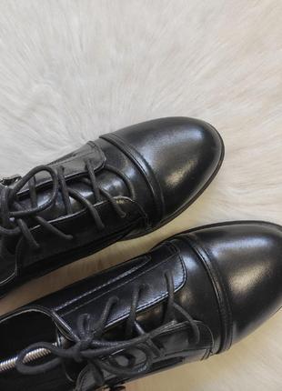 Черные кожаные туфли на низком каблуке шнуровкой молнией броги классика4 фото