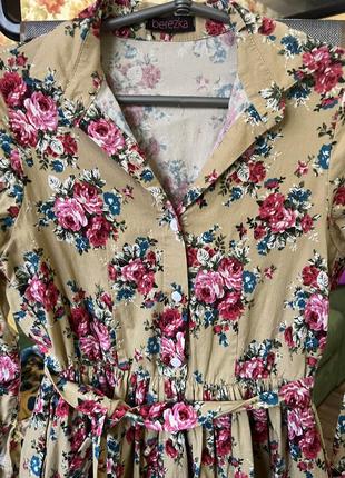 Горчичное платье миди с цветочным узором на пуговицах приталенное с поясом9 фото