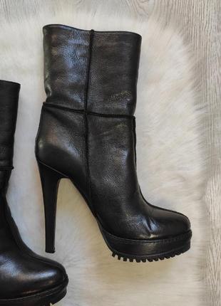 Черные натуральные кожаные сапоги ботильоны на высоком каблуке зимние теплые с мехом италия5 фото
