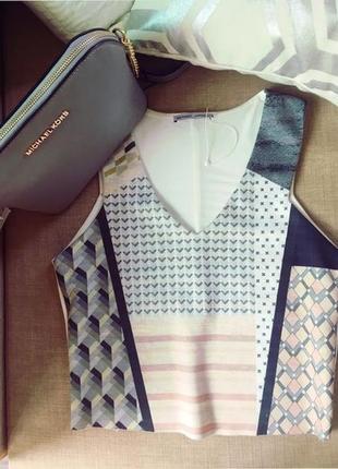 Zara майка топ укороченная блуза с геометрическим принтом s-m с v-образным вырезом6 фото