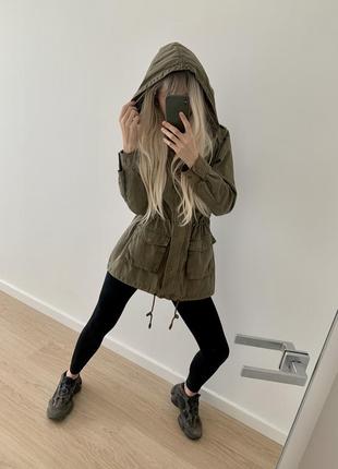 Удлиненная куртка хаки