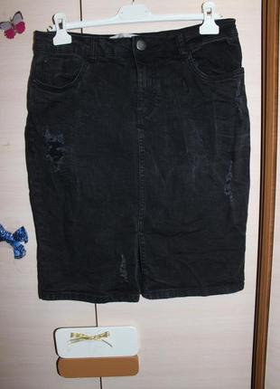 Стильна джинсова юбка з переді з розпоркою , з потертостями denim co
