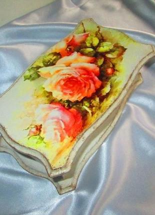 Скринька 'romance' в стилі шебі-шик (shabby chic).