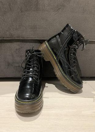 Черевики під dr martens