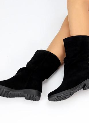 Натуральні замшеві зимові чорні черевики - напівчоботи4 фото