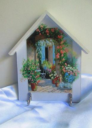 Настенная ключница-домик в стиле прованс.