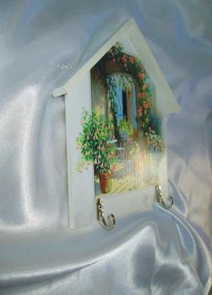Настенная ключница-домик в стиле прованс.