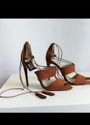 Розкішні босоніжки