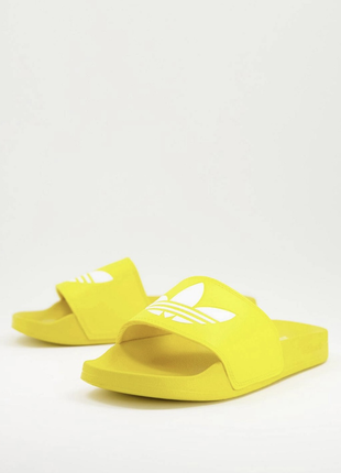 Желтые лимонные тапки шлепки adidas