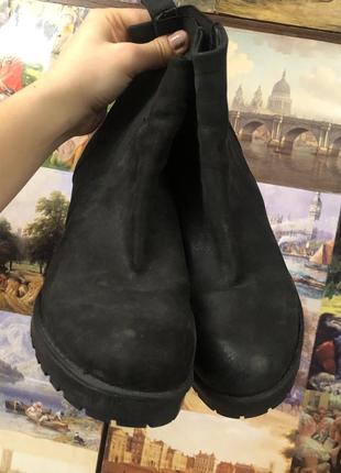 Черные нубуковые ботинки на небольшом каблуке 39р3 фото